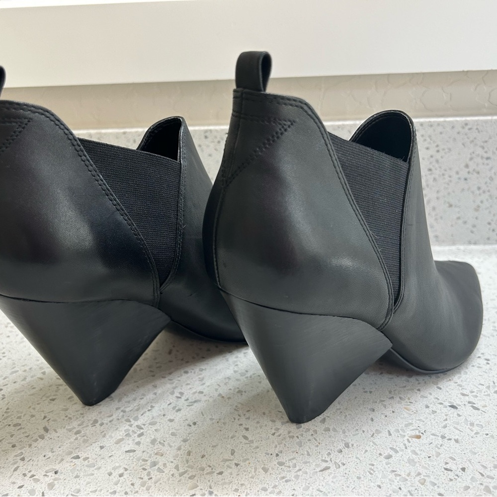 marc fisher LTD black ankle boots w/ wedge heel - size 10 - Picture 6 of 6